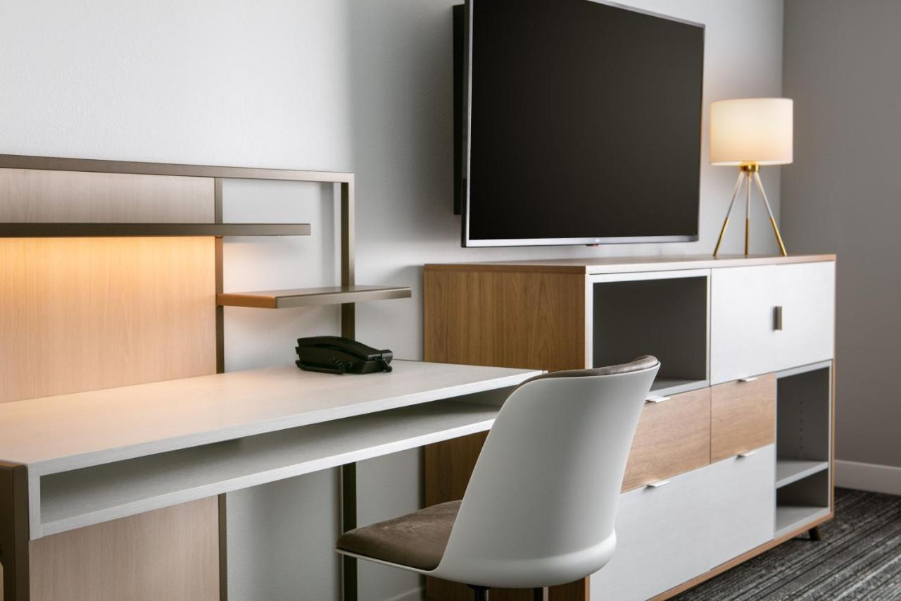 Towneplace Suites By Marriott Oconomowoc Exteriör bild