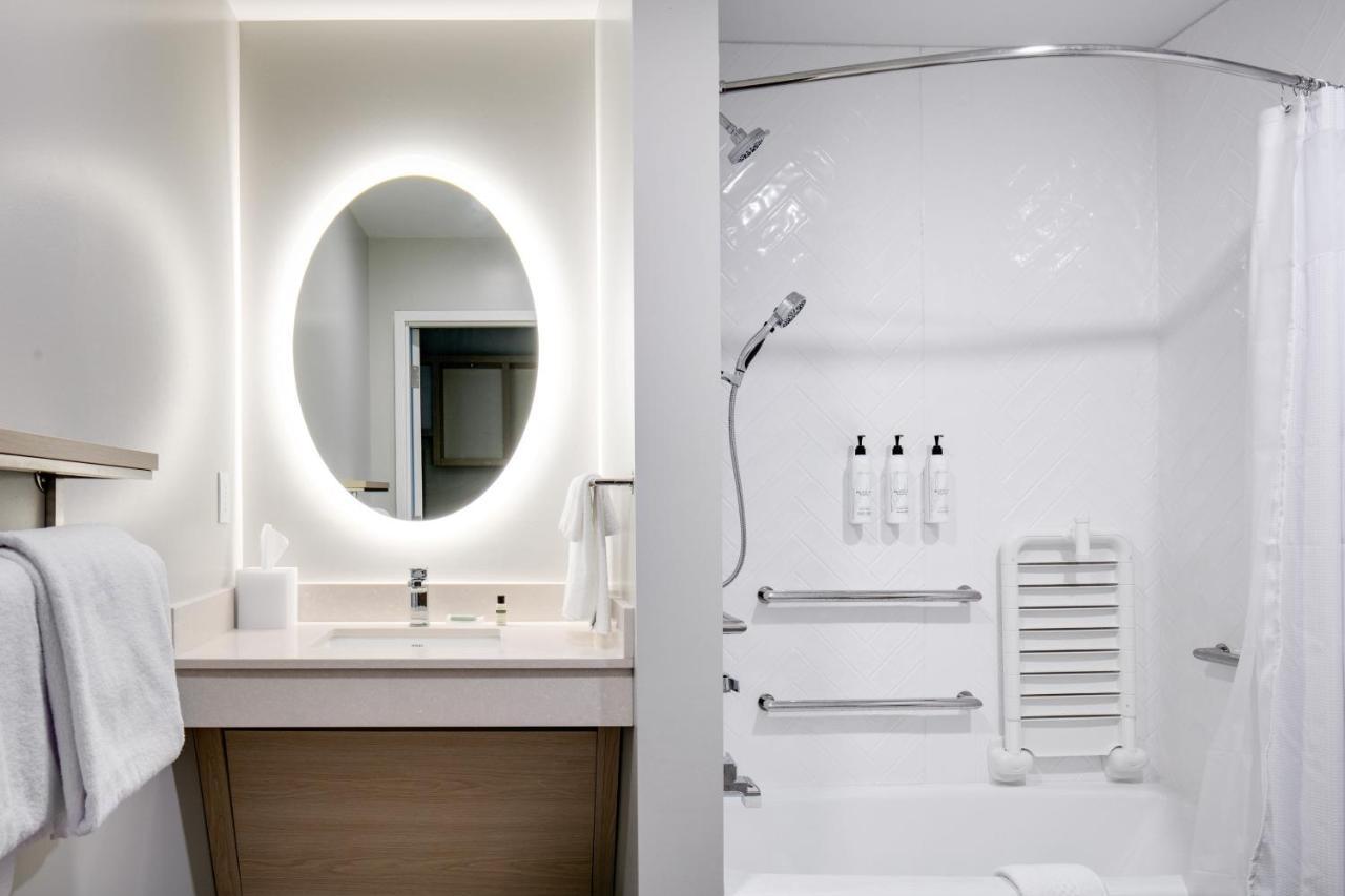Towneplace Suites By Marriott Oconomowoc Exteriör bild