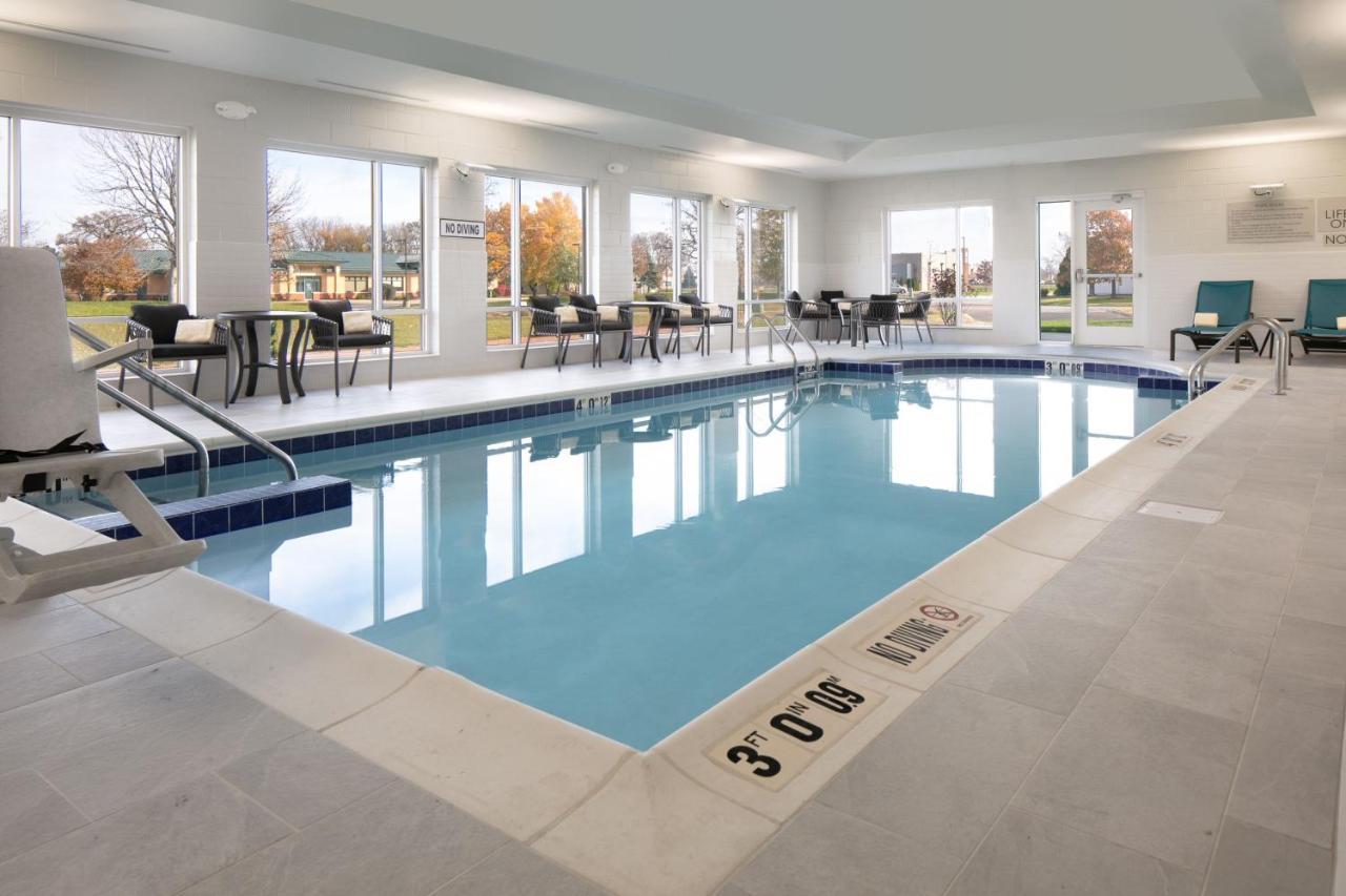 Towneplace Suites By Marriott Oconomowoc Exteriör bild
